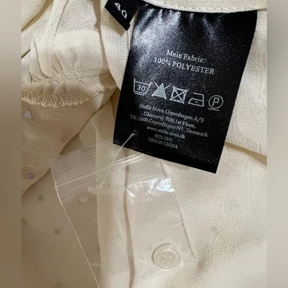 Chic Cream Ruffled Blouse with Subtle Sparkle - Picture 5 of 5